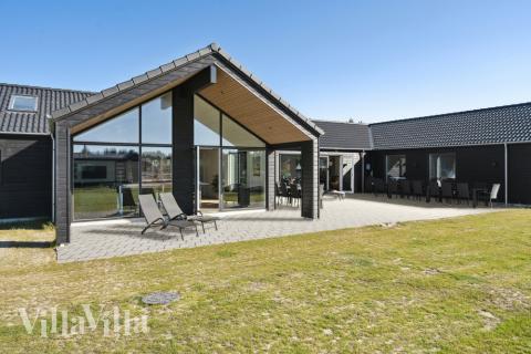 Luksushus nr. 583 har en dejlig terrasse med gode havemøbler til 24 personer.