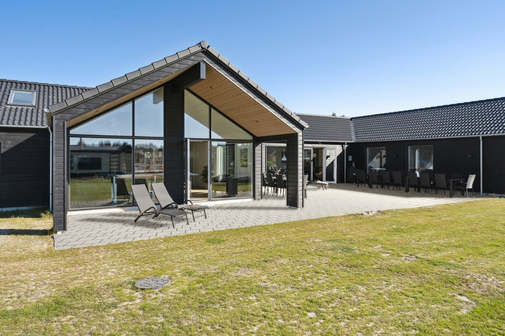Luksushus nr. 583 har en dejlig terrasse med gode havemøbler til 24 personer.