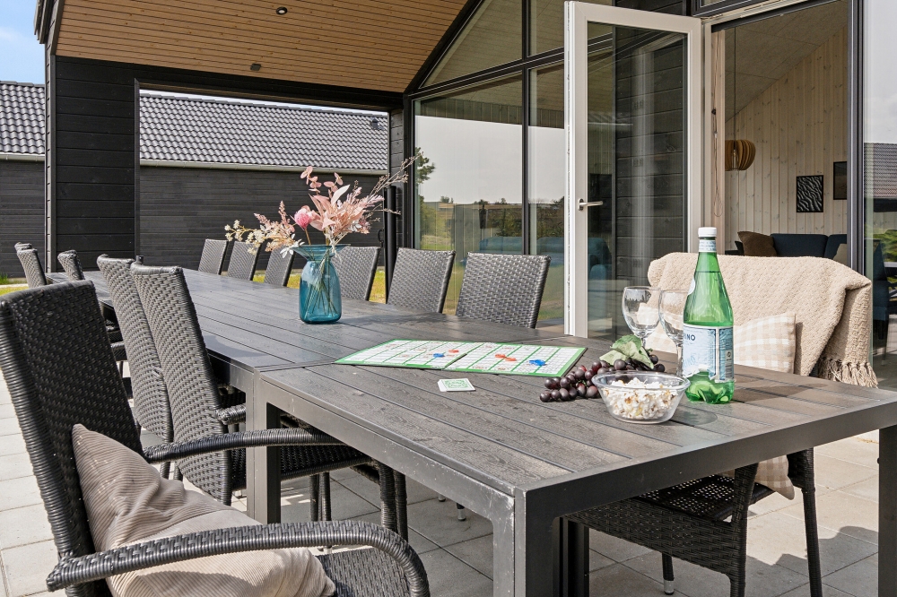 Luksushus nr. 601 har en dejlig terrasse med gode havemøbler til 18 personer.