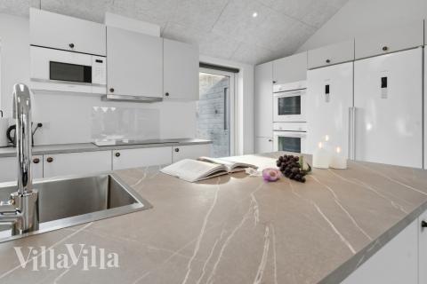 Velindrettet køkken i luksushus nr. 591 i Sydjylland.