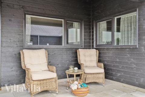 Nyd en grillaften på terrassen i luksushus nr. 591 i Sydjylland