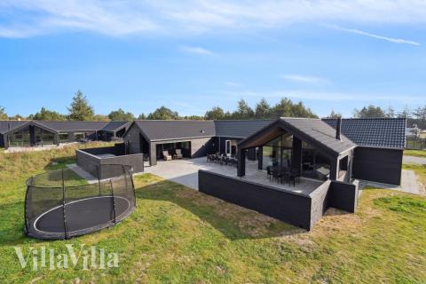 Dette skønne poolhus nr. 591 med plads til 20 personer ligger i Sydjylland