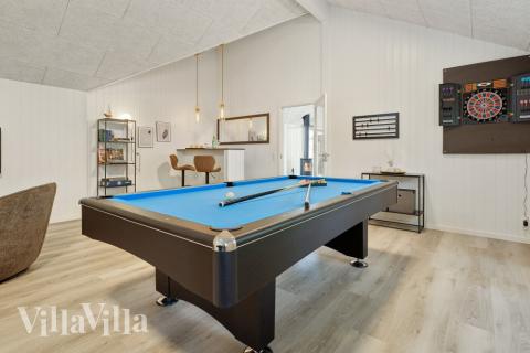 Dyst i sommerhusets aktivitetsrum, når I besøger luksushus nr. 593 i Sydjylland.