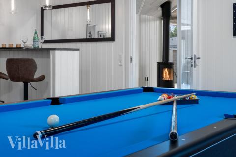 Luksushus 593 til 14 personer byder på et stort aktivitetsrum med bl.a. billard og dart