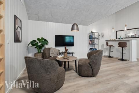 Aktivitetsrum i luksushus nr. 593 med 5 soveværelser og plads til 14 personer.