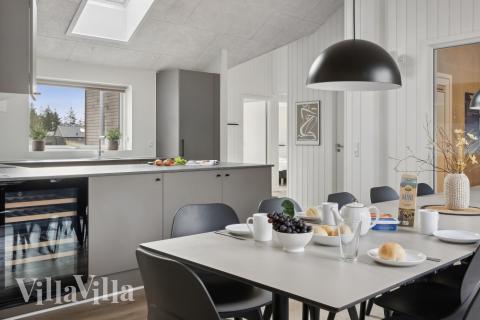 Det store lyse opholdrum i luksushus nr. 593 til 14.