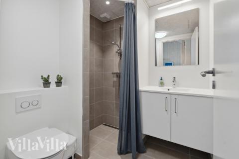 Ét af badeværelserne i luksushus nr. 594