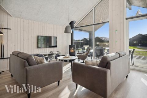 Aktivitetsrum i luksushus nr. 594 med 8 soveværelser og plads til 20 personer.