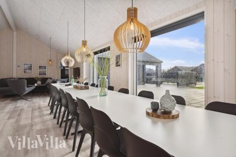 Det store lyse opholdrum i luksushus nr. 594 til 20.