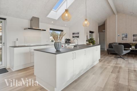 Køkkenet i luksushus nr. 594 er udstyrret, så I let kan lave mad til 20 personer.