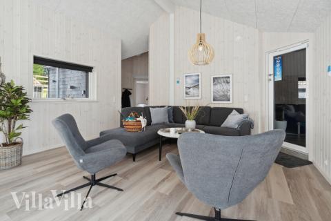 Sofaen i luksushus 594 i Sydjylland indbyder til brætspil eller at se en film sammen.