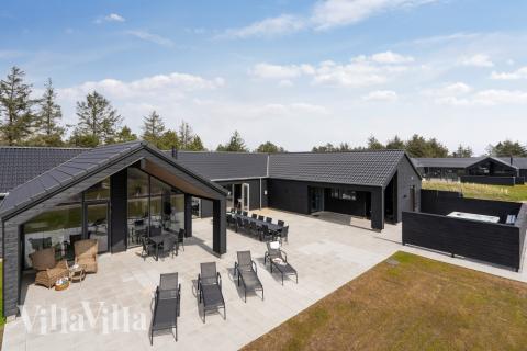 Dette skønne poolhus nr. 594 med plads til 20 personer ligger i Sydjylland