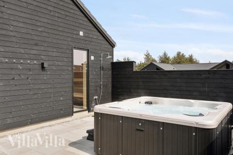 Nyd varmen i spaen i luksushus nr. 594 i Sydjylland