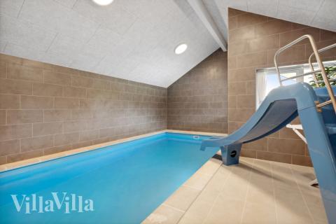 Den lækre pool i luksushuse nr. 596 til 20 personer