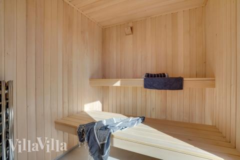 Nyd varmen i saunaen i luksushus nr. 596 til 20 personer