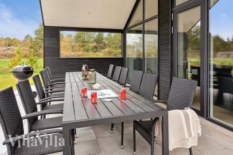 Luksushus nr. 596 har en dejlig terrasse med gode havemøbler til 20 personer.