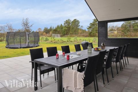 Nyd en grillaften på terrassen i luksushus nr. 596 i Sydjylland