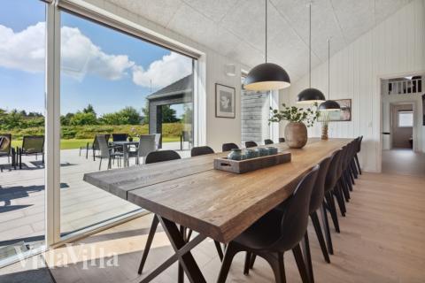 Det store lyse opholdrum i luksushus nr. 598 til 20.