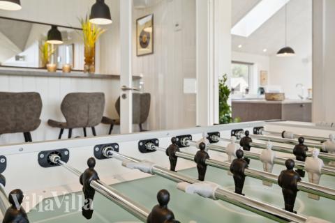 Luksushus 598 til 20 personer byder på et stort aktivitetsrum med bl.a. billard og dart