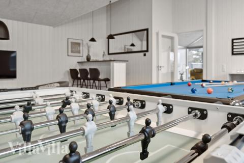 Luksushus 599 til 16 personer byder på et stort aktivitetsrum med bl.a. billard og dart