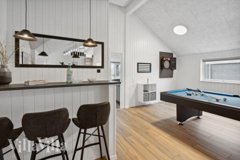 Aktivitetsrum i luksushus nr. 599 med 6 soveværelser og plads til 16 personer.