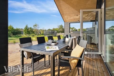 Nyd en grillaften på terrassen i luksushus nr. 599 i Sydjylland