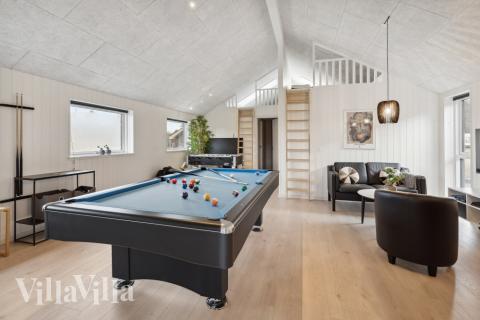 Aktivitetsrum i luksushus nr. 600 med 7 soveværelser og plads til 18 personer.