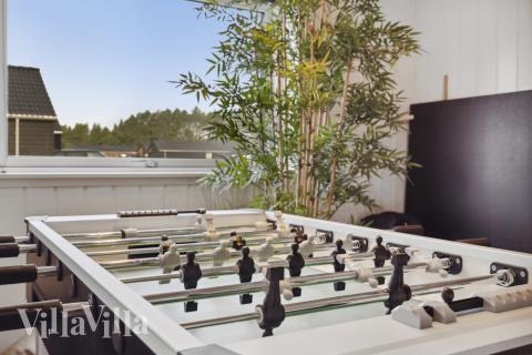 Luksushus 600 til 18 personer byder på et stort aktivitetsrum med bl.a. billard og dart