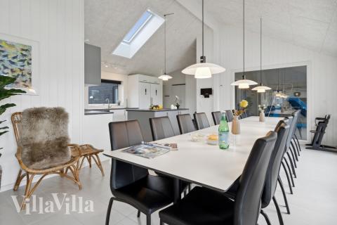 Det store lyse opholdrum i luksushus nr. 600 til 18.