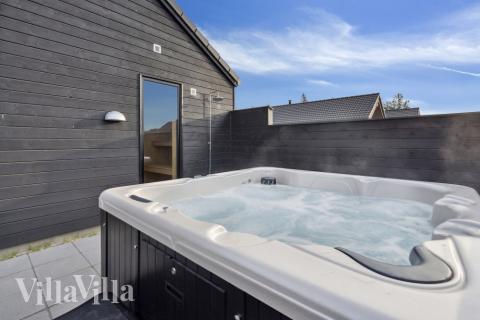 Nyd varmen i spaen i luksushus nr. 600 i Sydjylland