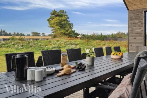 Nyd en grillaften på terrassen i luksushus nr. 600 i Sydjylland