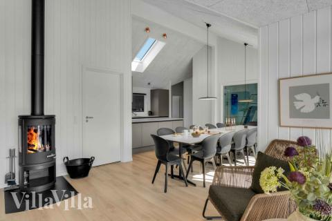 Det store lyse opholdrum i luksushus nr. 582 til 14.