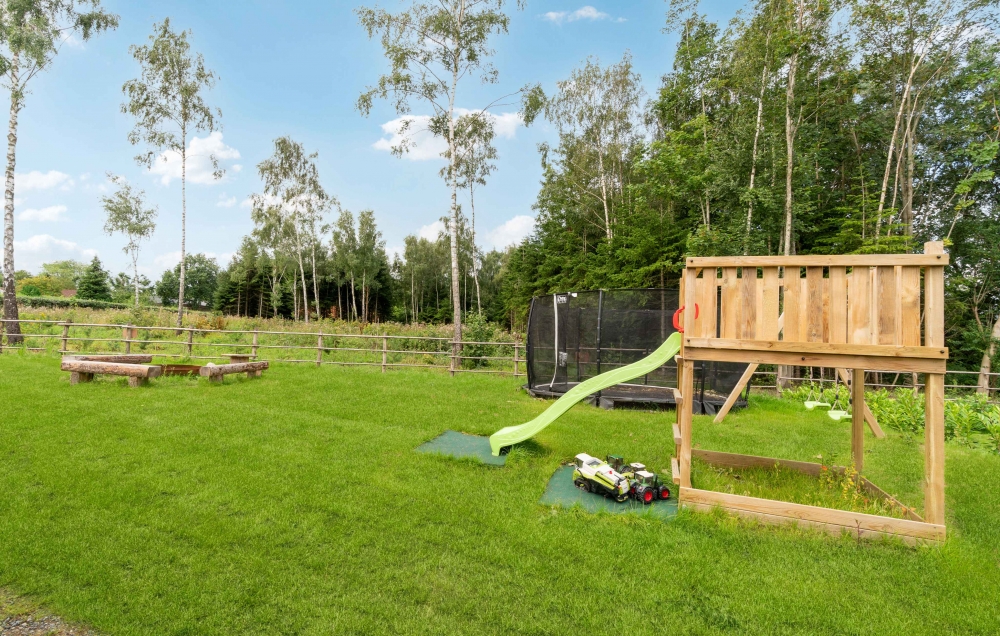 Ude-aktiviteter omkring sommerhus nr. 582.