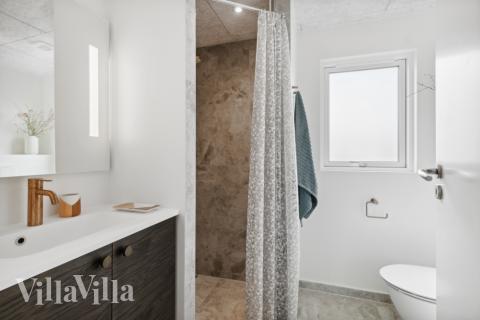 Ét af badeværelserne i luksushus nr. 584