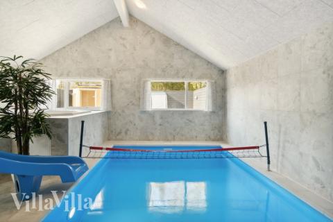 Den lækre pool i luksushuse nr. 584 til 14 personer