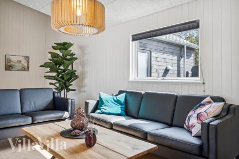 Sofaen i luksushus 585 i Vestjylland indbyder til brætspil eller at se en film sammen.