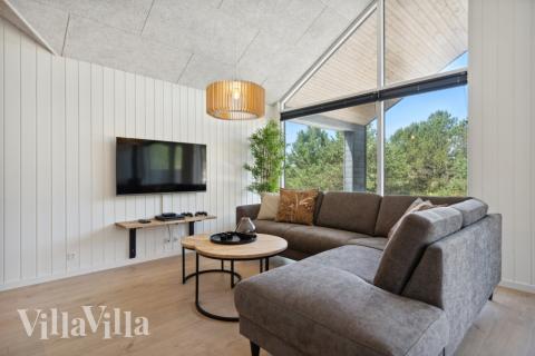 Aktivitetsrum i luksushus nr. 585 med 9 soveværelser og plads til 24 personer.