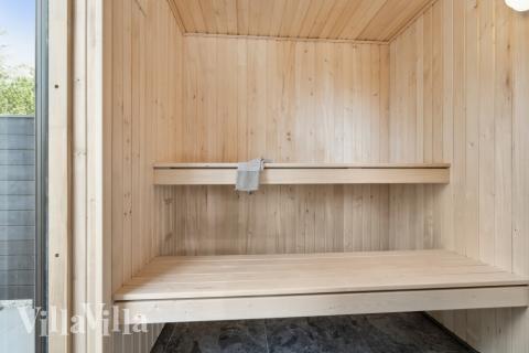 Nyd varmen i saunaen i luksushus nr. 585 til 24 personer