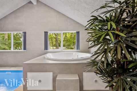 Nyd varmen i spaen i luksushus nr. 750 i Tyskland