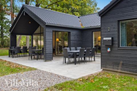 Luksushus nr. 750 har en dejlig terrasse med gode havemøbler til 18 personer.