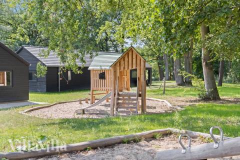 Ud over de mange timer, man kan bruge i husets pool-afdeling, så byder luksushus 750 også på mange udendørs aktiviteter