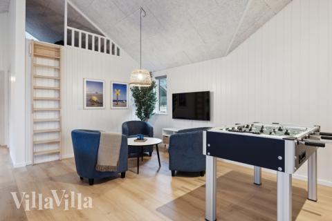 Luksushus 752 til 18 personer byder på et stort aktivitetsrum med bl.a. billard og dart