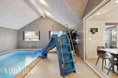 Den lækre pool i luksushuse nr. 752 til 18 personer