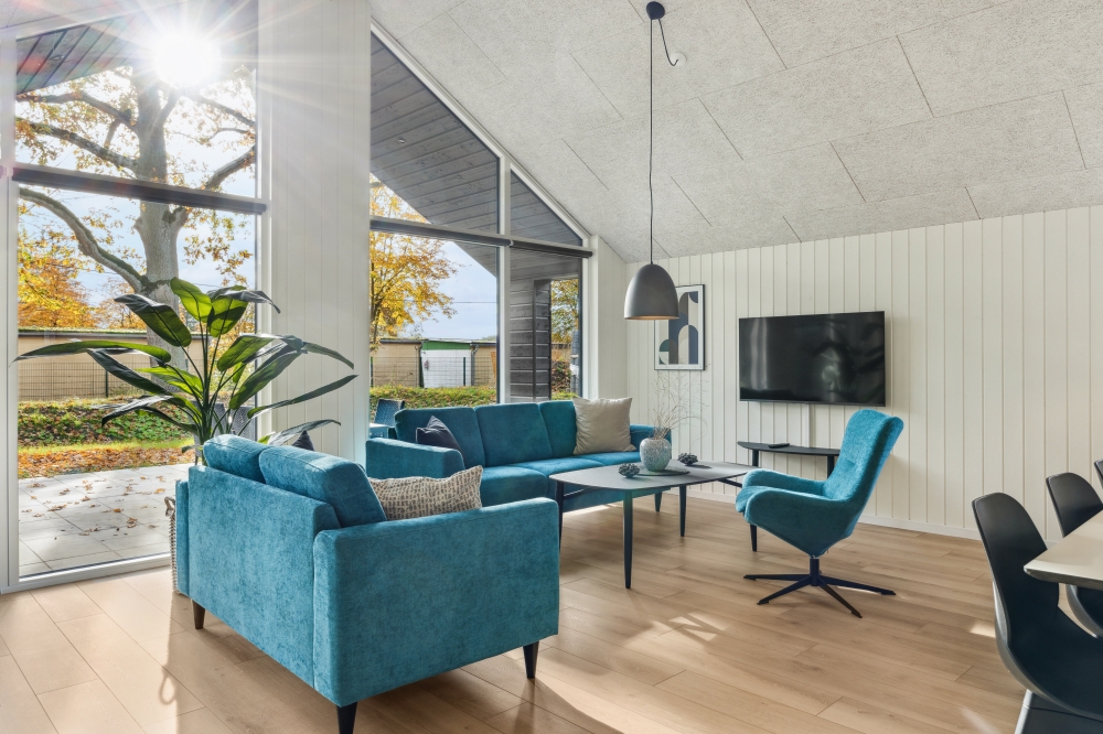 Der er mulighed for hygge i sommerhusets sofaarrangement, når I besøger luksushus nr. 754