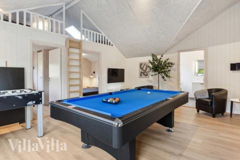Ud over de mange timer, man kan bruge i husets pool-afdeling, så byder luksushus 754 også på billard/bordtennis og dart