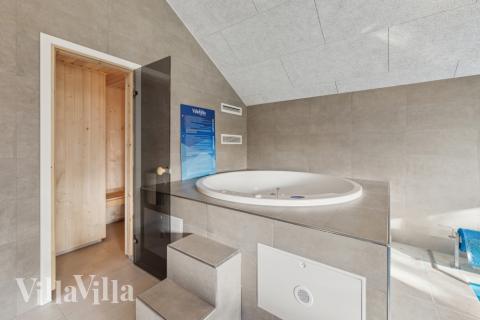 Nyd varmen i spaen i luksushus nr. 754 i Tyskland