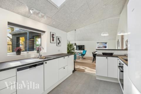 Køkkenet i luksushus nr. 754 er udstyrret, så I let kan lave mad til 12 personer.