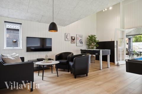 Aktivitetsrum i luksushus nr. 755 med 6 soveværelser og plads til 16 personer.