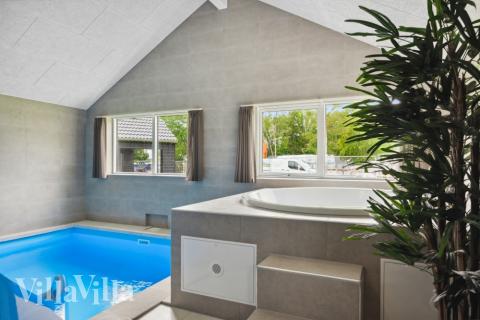 Nyd varmen i spaen i luksushus nr. 755 i Tyskland