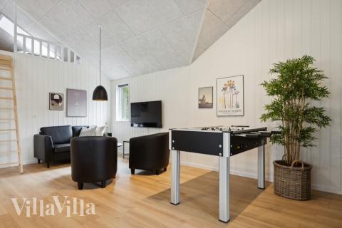 Luksushus 756 til 16 personer byder på et stort aktivitetsrum med bl.a. billard og dart